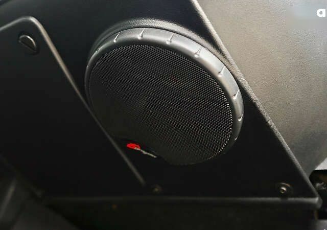 Ленд Ровер Дефендер, объемом двигателя 2.2 л и пробегом 98 тыс. км за 87000 $, фото 22 на Automoto.ua