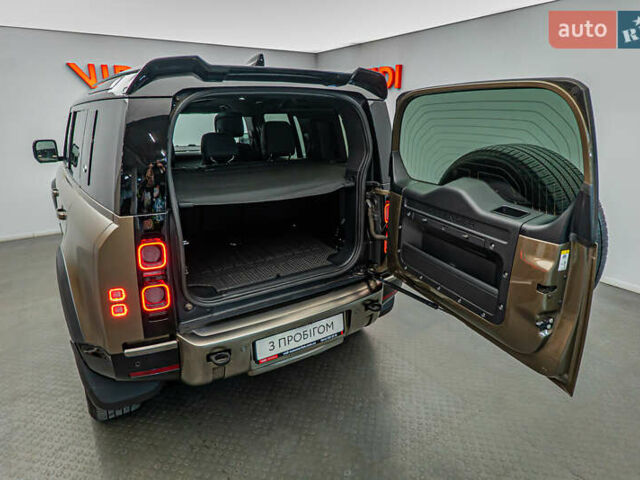 Ленд Ровер Дефендер, об'ємом двигуна 3 л та пробігом 112 тис. км за 64665 $, фото 6 на Automoto.ua