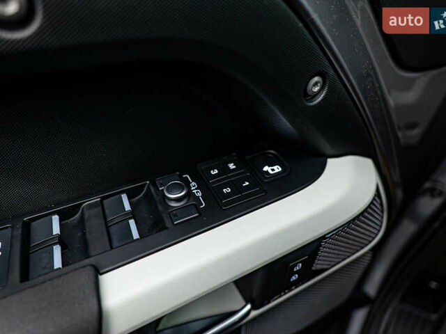 Ленд Ровер Дефендер, об'ємом двигуна 3 л та пробігом 105 тис. км за 61728 $, фото 13 на Automoto.ua