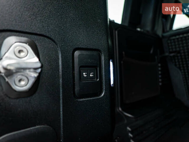 Ленд Ровер Дефендер, об'ємом двигуна 3 л та пробігом 105 тис. км за 61728 $, фото 7 на Automoto.ua