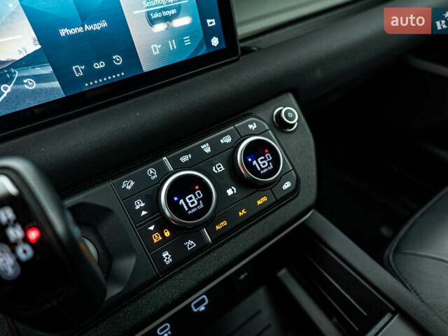 Ленд Ровер Дефендер, об'ємом двигуна 3 л та пробігом 105 тис. км за 61728 $, фото 17 на Automoto.ua