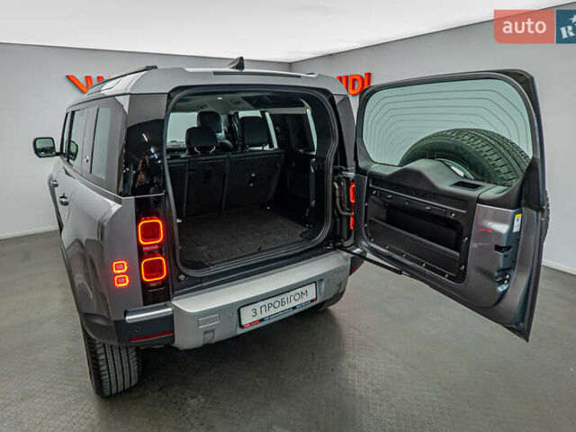 Ленд Ровер Дефендер, об'ємом двигуна 3 л та пробігом 105 тис. км за 61728 $, фото 4 на Automoto.ua