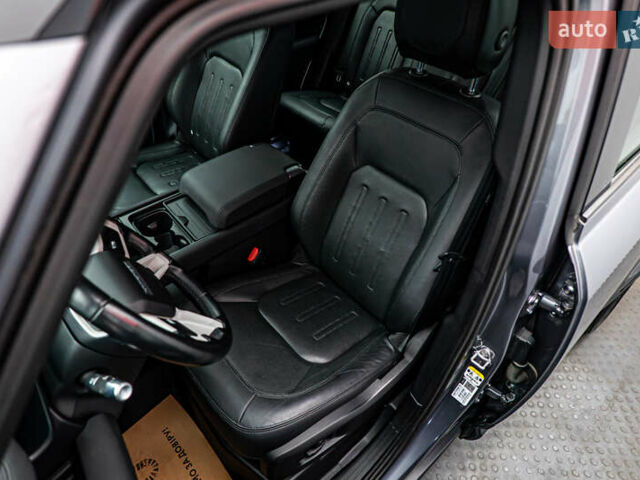 Ленд Ровер Дефендер, об'ємом двигуна 3 л та пробігом 105 тис. км за 61728 $, фото 9 на Automoto.ua