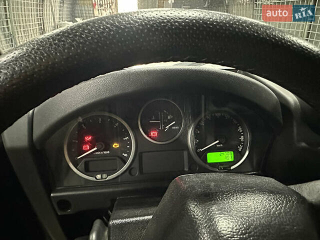 Серый Ленд Ровер Дефендер, объемом двигателя 2.4 л и пробегом 24 тыс. км за 36000 $, фото 8 на Automoto.ua