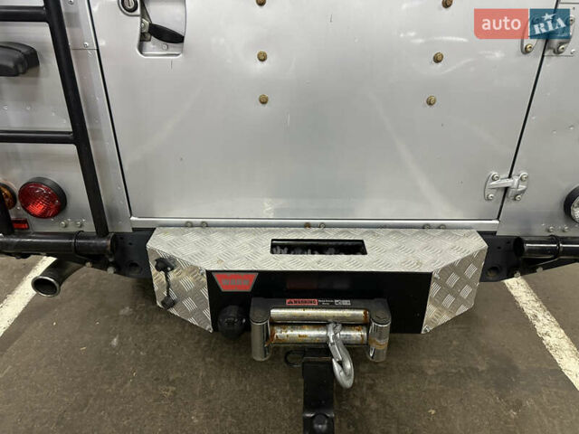 Серый Ленд Ровер Дефендер, объемом двигателя 2.4 л и пробегом 24 тыс. км за 36000 $, фото 12 на Automoto.ua