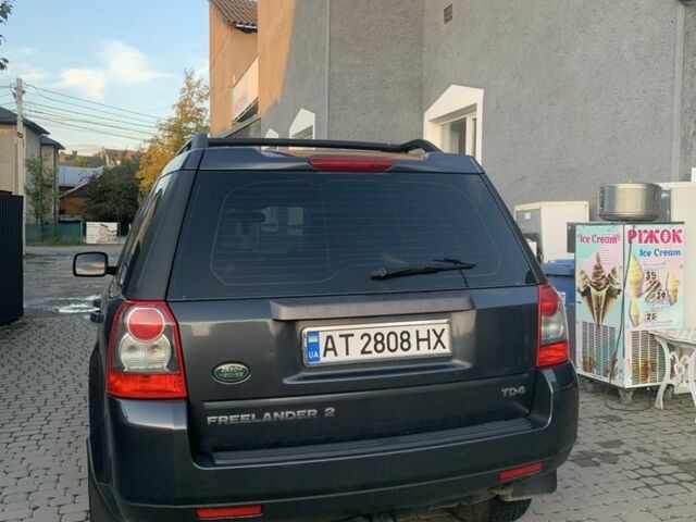 Сірий Ленд Ровер Дефендер, об'ємом двигуна 2.2 л та пробігом 300 тис. км за 10300 $, фото 4 на Automoto.ua