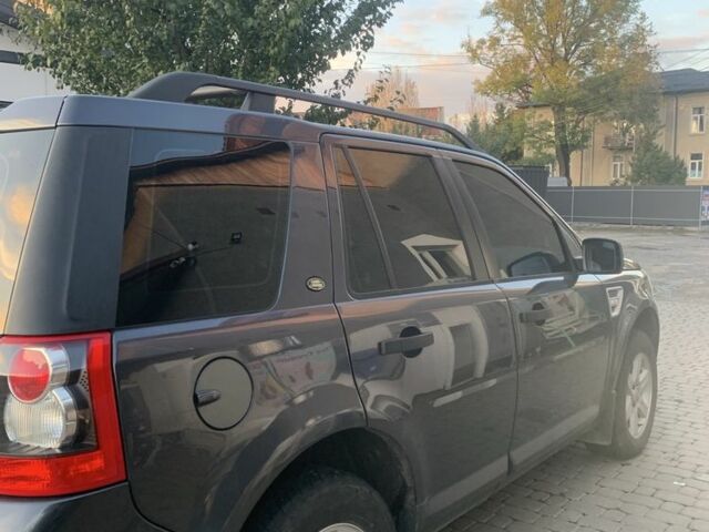 Сірий Ленд Ровер Дефендер, об'ємом двигуна 2.2 л та пробігом 300 тис. км за 10300 $, фото 3 на Automoto.ua