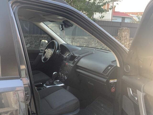 Серый Ленд Ровер Дефендер, объемом двигателя 2.2 л и пробегом 300 тыс. км за 10300 $, фото 2 на Automoto.ua