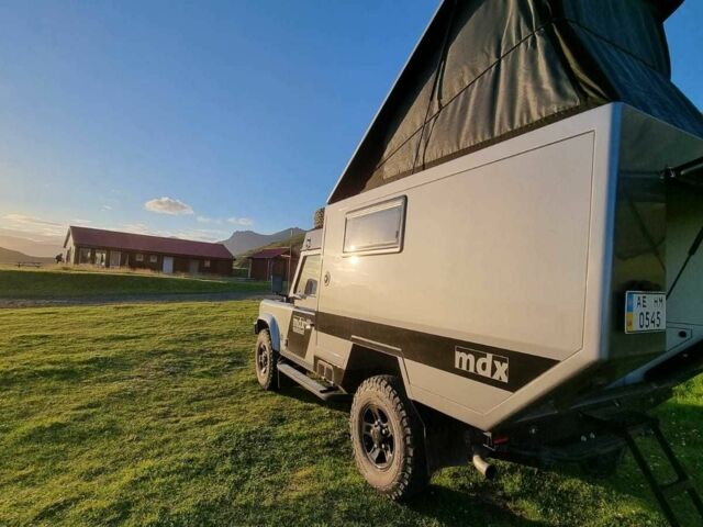 Серый Ленд Ровер Дефендер, объемом двигателя 2.2 л и пробегом 80 тыс. км за 110000 $, фото 4 на Automoto.ua