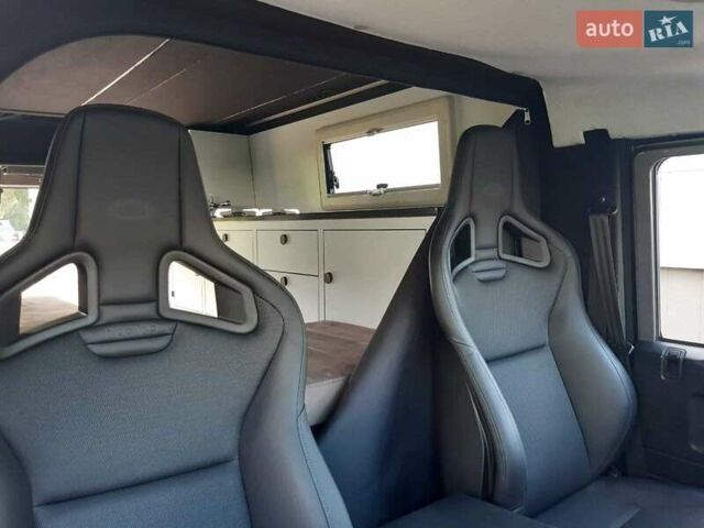 Сірий Ленд Ровер Дефендер, об'ємом двигуна 2.2 л та пробігом 80 тис. км за 99000 $, фото 6 на Automoto.ua