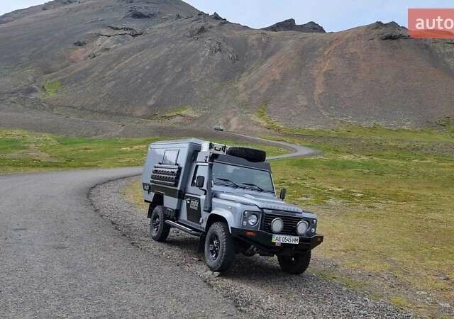 Сірий Ленд Ровер Дефендер, об'ємом двигуна 2.2 л та пробігом 80 тис. км за 99000 $, фото 12 на Automoto.ua