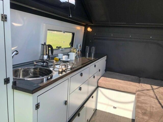 Серый Ленд Ровер Дефендер, объемом двигателя 2.2 л и пробегом 80 тыс. км за 100000 $, фото 9 на Automoto.ua