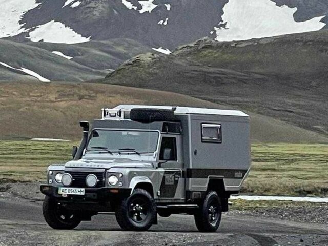 Серый Ленд Ровер Дефендер, объемом двигателя 2.2 л и пробегом 80 тыс. км за 110000 $, фото 5 на Automoto.ua