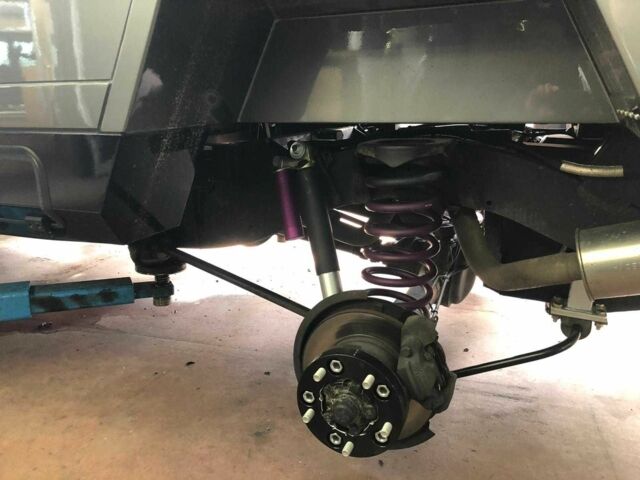 Серый Ленд Ровер Дефендер, объемом двигателя 2.2 л и пробегом 80 тыс. км за 110000 $, фото 12 на Automoto.ua