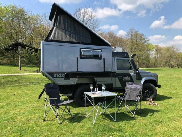 Серый Ленд Ровер Дефендер, объемом двигателя 2.2 л и пробегом 80 тыс. км за 100000 $, фото 3 на Automoto.ua