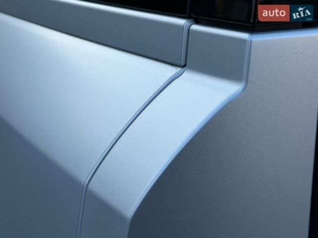 Сірий Ленд Ровер Дефендер, об'ємом двигуна 3 л та пробігом 97 тис. км за 69999 $, фото 11 на Automoto.ua