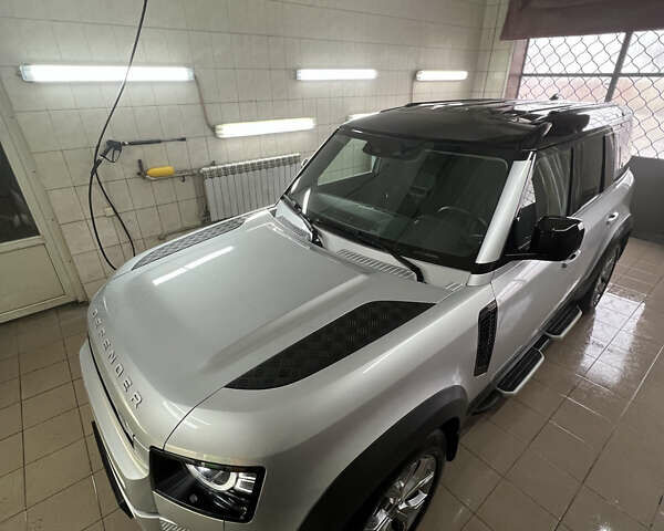 Серый Ленд Ровер Дефендер, объемом двигателя 2 л и пробегом 91 тыс. км за 60000 $, фото 1 на Automoto.ua