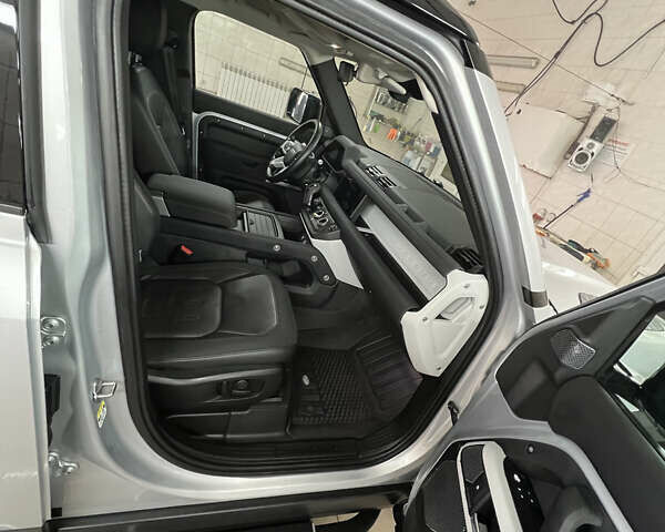 Серый Ленд Ровер Дефендер, объемом двигателя 2 л и пробегом 91 тыс. км за 60000 $, фото 7 на Automoto.ua