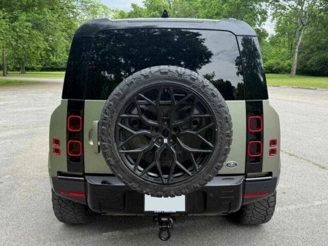 Серый Ленд Ровер Дефендер, объемом двигателя 3 л и пробегом 34 тыс. км за 31800 $, фото 2 на Automoto.ua