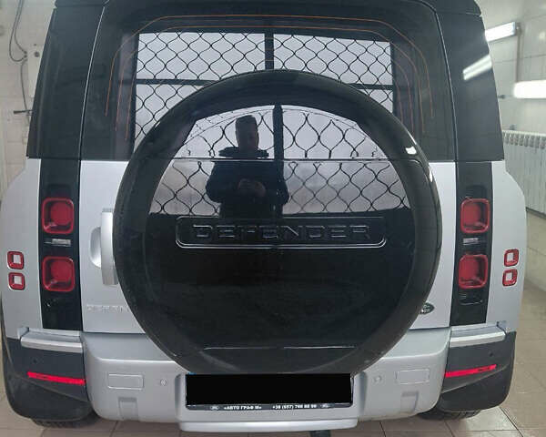 Серый Ленд Ровер Дефендер, объемом двигателя 2 л и пробегом 91 тыс. км за 60000 $, фото 9 на Automoto.ua