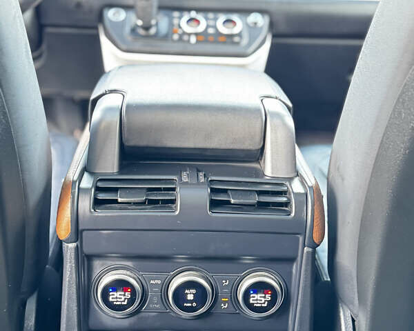 Серый Ленд Ровер Дефендер, объемом двигателя 3 л и пробегом 81 тыс. км за 80000 $, фото 18 на Automoto.ua