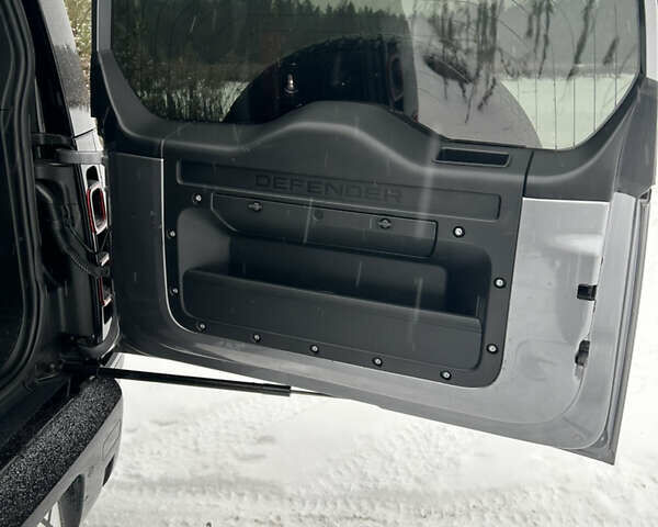 Сірий Ленд Ровер Дефендер, об'ємом двигуна 2 л та пробігом 108 тис. км за 52500 $, фото 11 на Automoto.ua