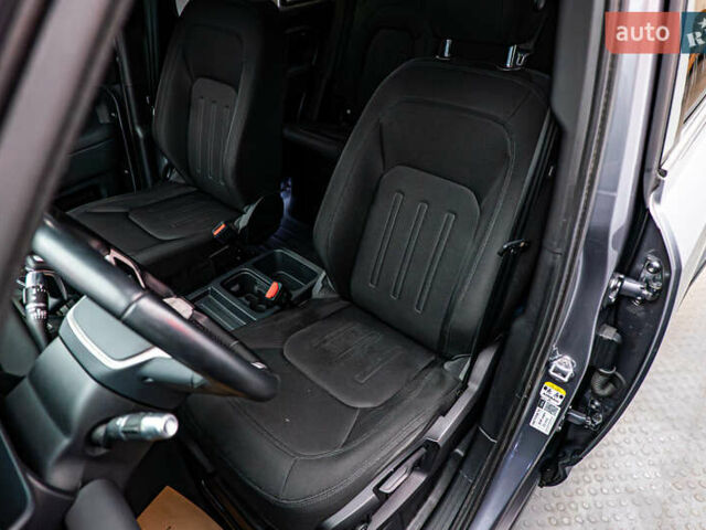 Серый Ленд Ровер Дефендер, объемом двигателя 2 л и пробегом 71 тыс. км за 55516 $, фото 8 на Automoto.ua