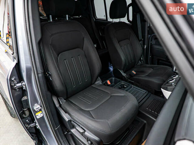 Серый Ленд Ровер Дефендер, объемом двигателя 2 л и пробегом 71 тыс. км за 55516 $, фото 15 на Automoto.ua