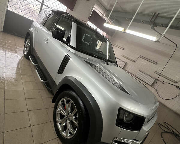 Серый Ленд Ровер Дефендер, объемом двигателя 2 л и пробегом 91 тыс. км за 60000 $, фото 2 на Automoto.ua