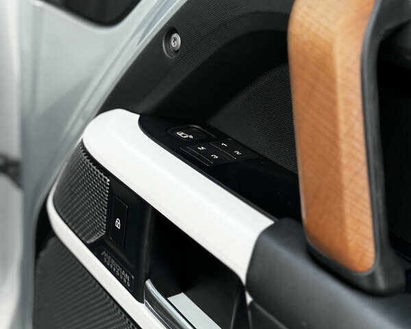 Сірий Ленд Ровер Дефендер, об'ємом двигуна 3 л та пробігом 91 тис. км за 70000 $, фото 16 на Automoto.ua