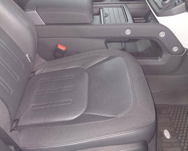 Серый Ленд Ровер Дефендер, объемом двигателя 2 л и пробегом 91 тыс. км за 60000 $, фото 28 на Automoto.ua