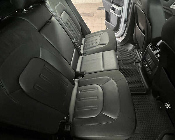 Серый Ленд Ровер Дефендер, объемом двигателя 2 л и пробегом 91 тыс. км за 60000 $, фото 14 на Automoto.ua