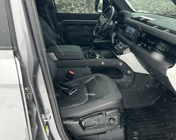 Сірий Ленд Ровер Дефендер, об'ємом двигуна 2 л та пробігом 108 тис. км за 52500 $, фото 16 на Automoto.ua