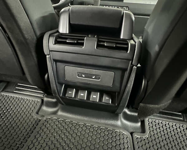 Серый Ленд Ровер Дефендер, объемом двигателя 2 л и пробегом 91 тыс. км за 60000 $, фото 16 на Automoto.ua