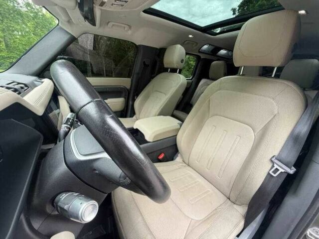 Серый Ленд Ровер Дефендер, объемом двигателя 3 л и пробегом 34 тыс. км за 31800 $, фото 6 на Automoto.ua