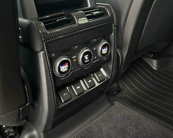 Сірий Ленд Ровер Дефендер, об'ємом двигуна 2 л та пробігом 108 тис. км за 52500 $, фото 13 на Automoto.ua