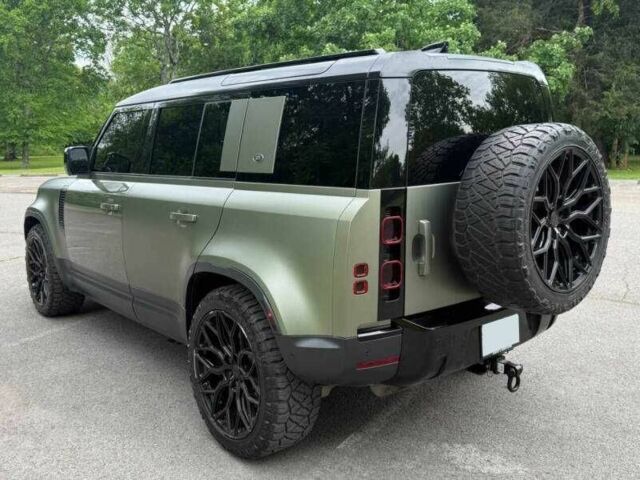 Серый Ленд Ровер Дефендер, объемом двигателя 3 л и пробегом 34 тыс. км за 31800 $, фото 1 на Automoto.ua