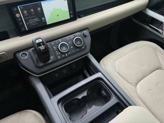 Серый Ленд Ровер Дефендер, объемом двигателя 3 л и пробегом 34 тыс. км за 31800 $, фото 9 на Automoto.ua