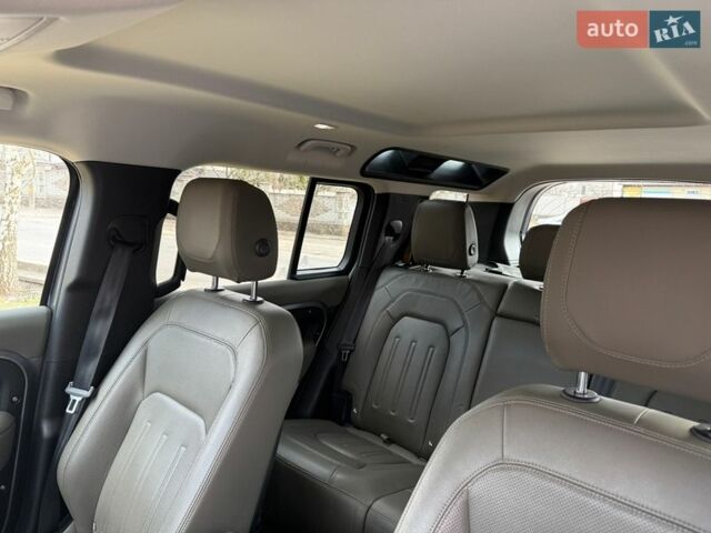 Серый Ленд Ровер Дефендер, объемом двигателя 3 л и пробегом 127 тыс. км за 60000 $, фото 14 на Automoto.ua