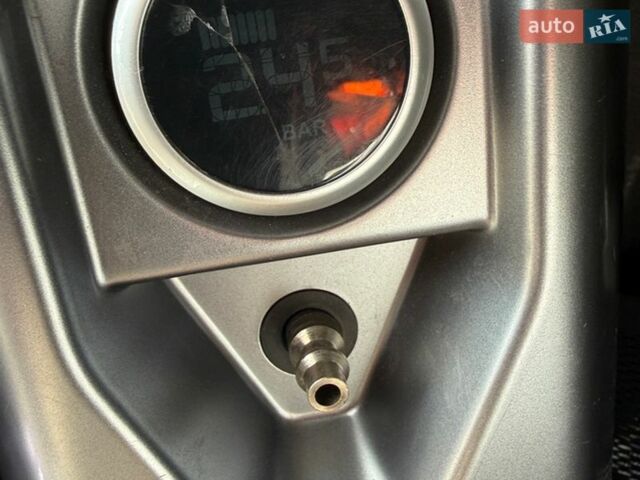 Серый Ленд Ровер Дефендер, объемом двигателя 3 л и пробегом 127 тыс. км за 60000 $, фото 18 на Automoto.ua