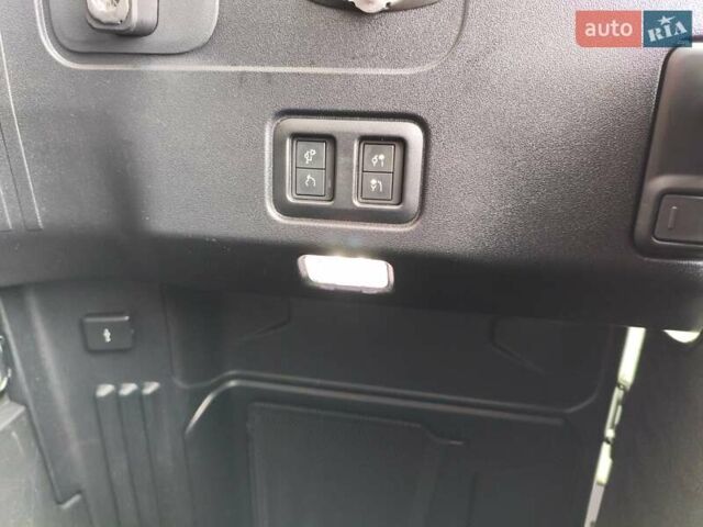 Серый Ленд Ровер Дефендер, объемом двигателя 3 л и пробегом 72 тыс. км за 87823 $, фото 31 на Automoto.ua