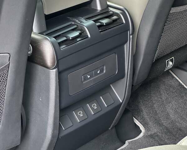 Сірий Ленд Ровер Дефендер, об'ємом двигуна 3 л та пробігом 49 тис. км за 85700 $, фото 21 на Automoto.ua