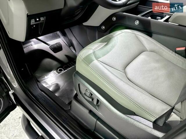 Сірий Ленд Ровер Дефендер, об'ємом двигуна 3 л та пробігом 26 тис. км за 79500 $, фото 27 на Automoto.ua