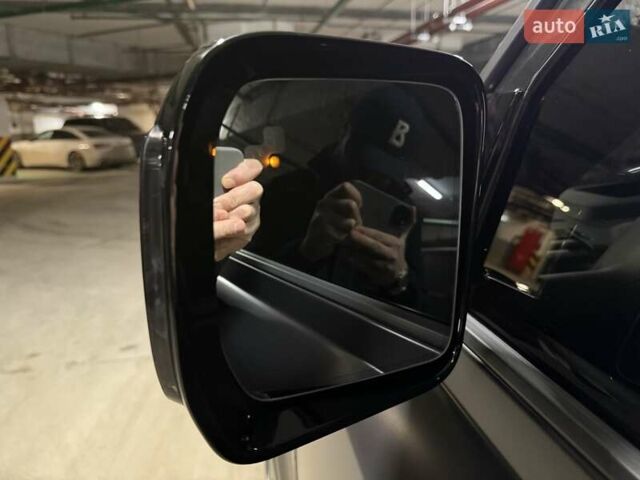 Серый Ленд Ровер Дефендер, объемом двигателя 5 л и пробегом 10 тыс. км за 147500 $, фото 25 на Automoto.ua