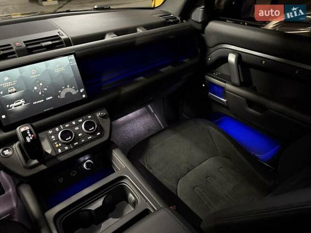 Серый Ленд Ровер Дефендер, объемом двигателя 5 л и пробегом 10 тыс. км за 147500 $, фото 52 на Automoto.ua