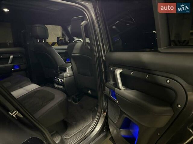 Серый Ленд Ровер Дефендер, объемом двигателя 5 л и пробегом 10 тыс. км за 147500 $, фото 80 на Automoto.ua