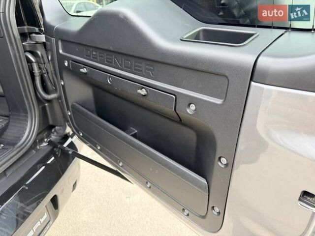 Серый Ленд Ровер Дефендер, объемом двигателя 3 л и пробегом 30 тыс. км за 81999 $, фото 36 на Automoto.ua
