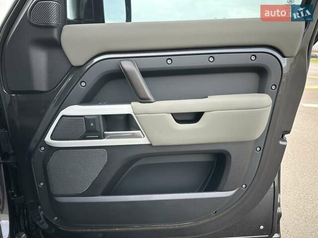 Сірий Ленд Ровер Дефендер, об'ємом двигуна 3 л та пробігом 49 тис. км за 85700 $, фото 29 на Automoto.ua