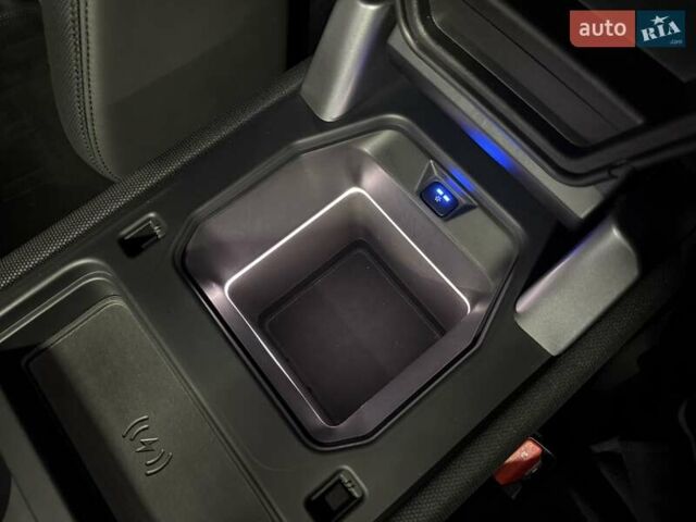 Серый Ленд Ровер Дефендер, объемом двигателя 5 л и пробегом 10 тыс. км за 147500 $, фото 72 на Automoto.ua