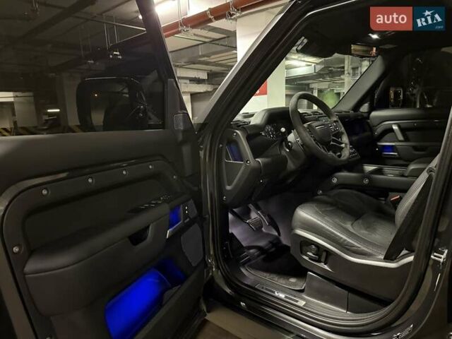 Серый Ленд Ровер Дефендер, объемом двигателя 5 л и пробегом 10 тыс. км за 147500 $, фото 35 на Automoto.ua